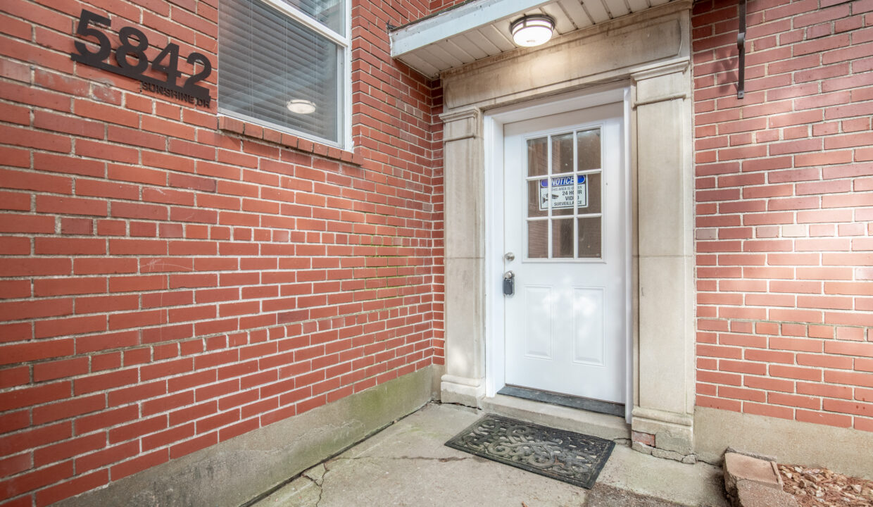 5842 Sunshine Dr (1 bed unit)-5