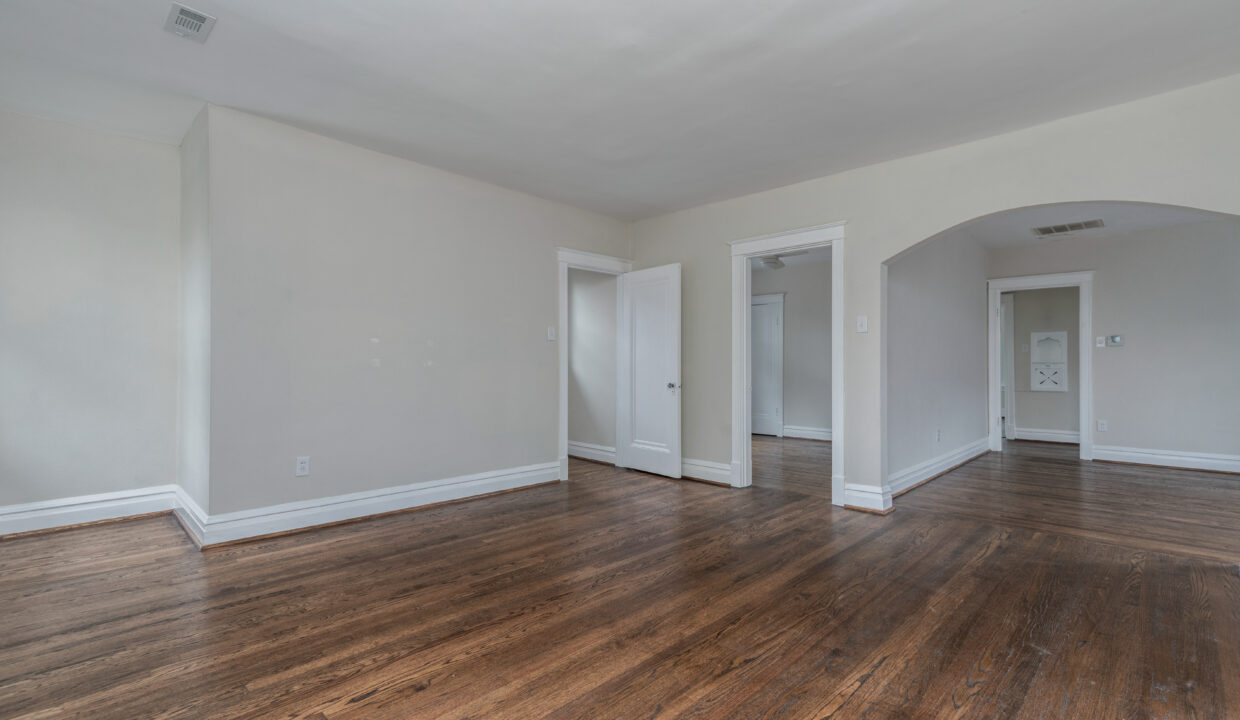7325 A Lindell Blvd-12