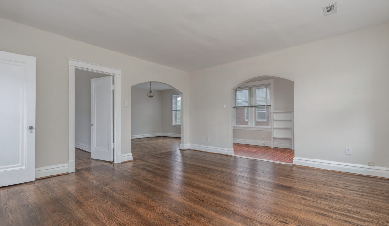 7325 A Lindell Blvd-13