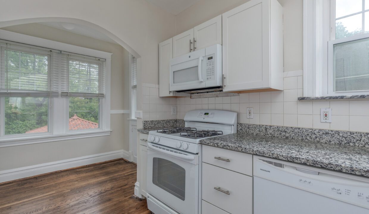 7325 A Lindell Blvd-21