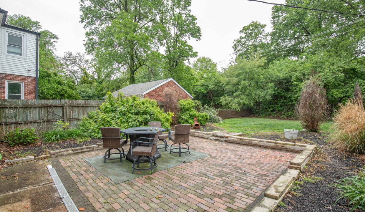 7325 A Lindell Blvd-4