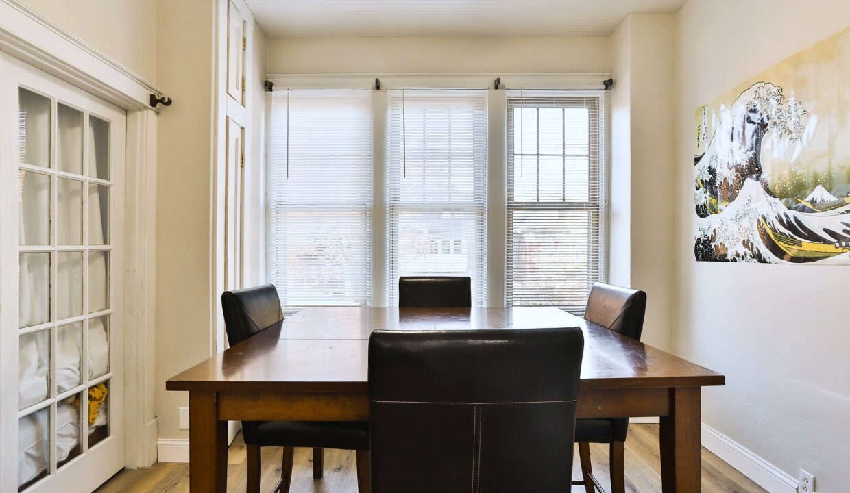 04 - Dining room