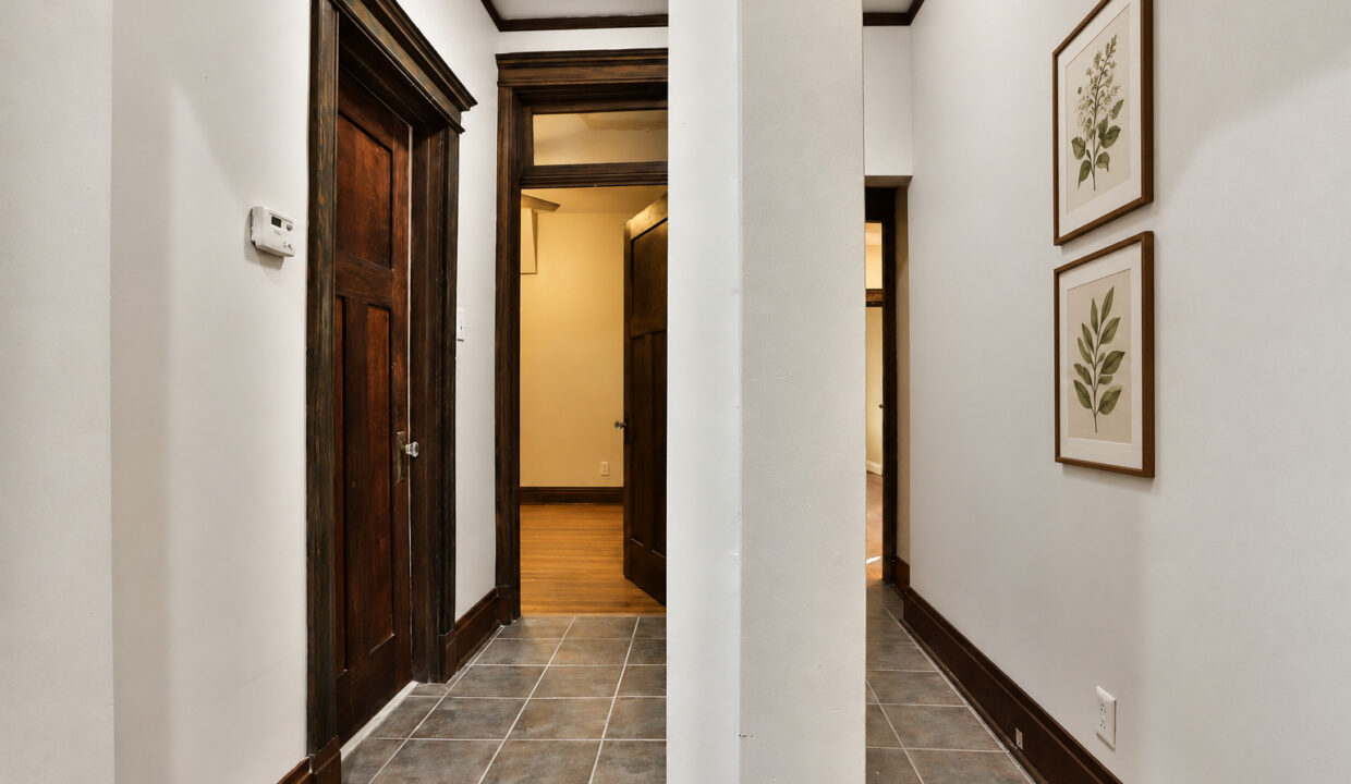 17-6107-waterman-hallway