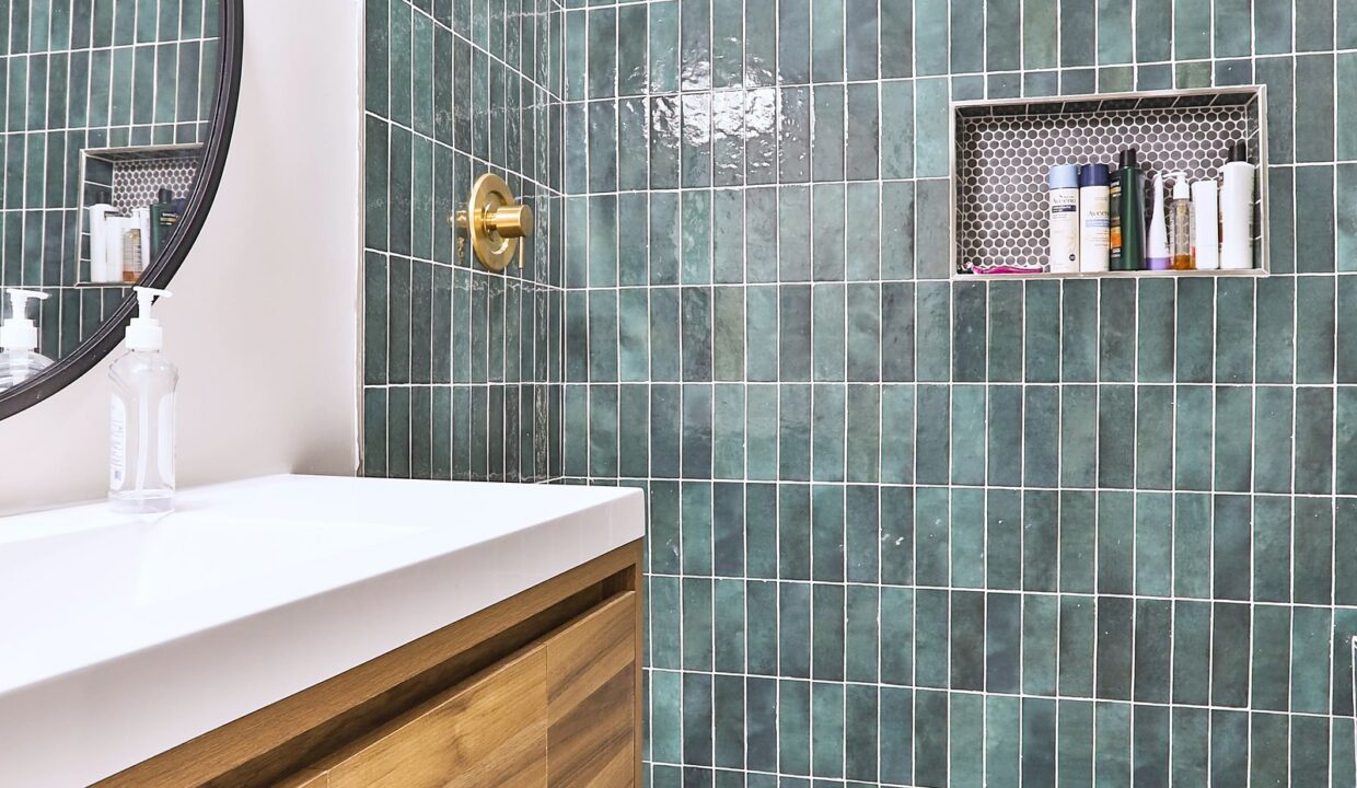 19 - Bathroom shower