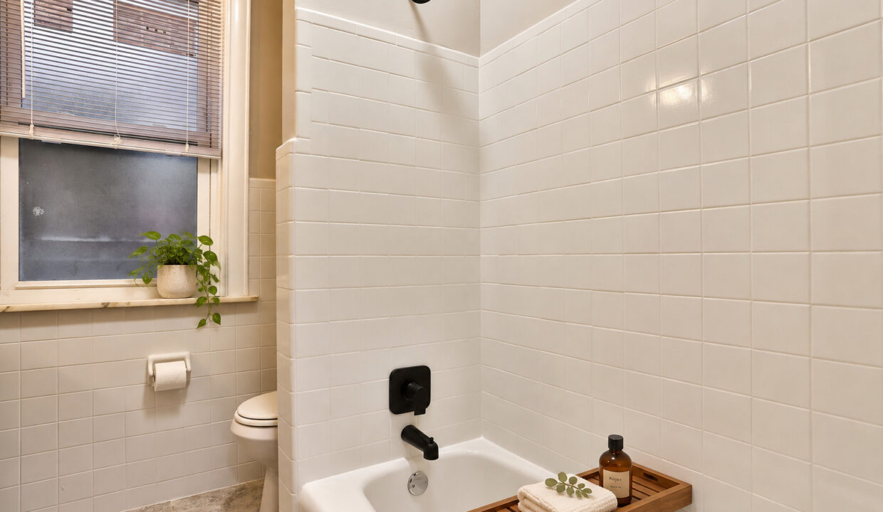 24-6107-waterman-bathroom
