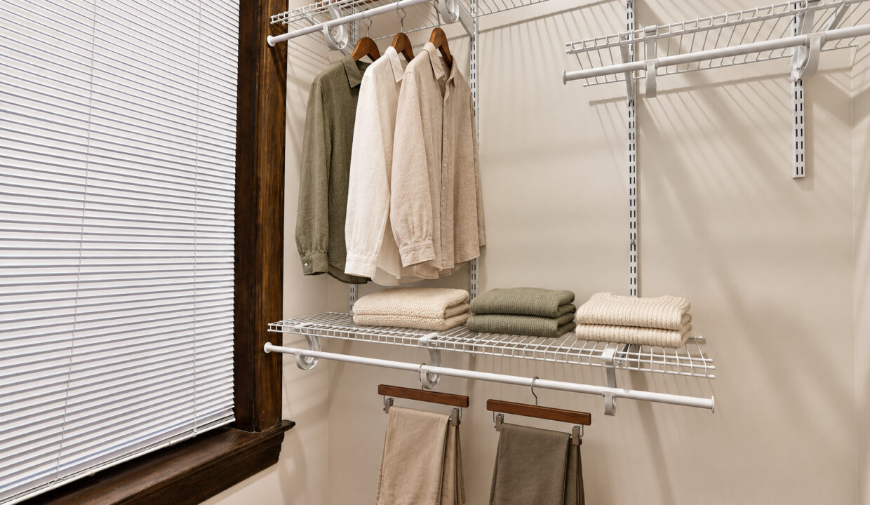 28-6107-waterman-walk-in-closet