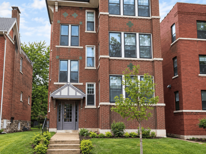 6025 Pershing