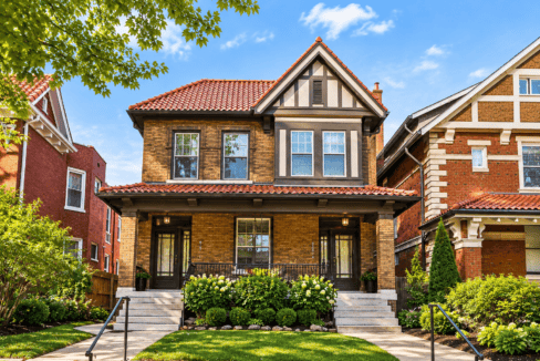 6105-6107 Waterman outside